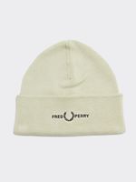 fred perry graphic beanie in light oyster